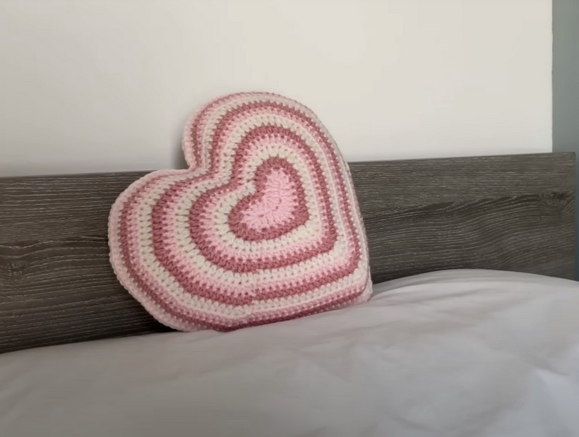 Crochet A Heart Shaped Cushion