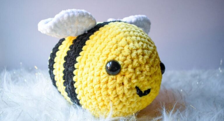 23 Crochet Bee Patterns For Amigurumi Lovers