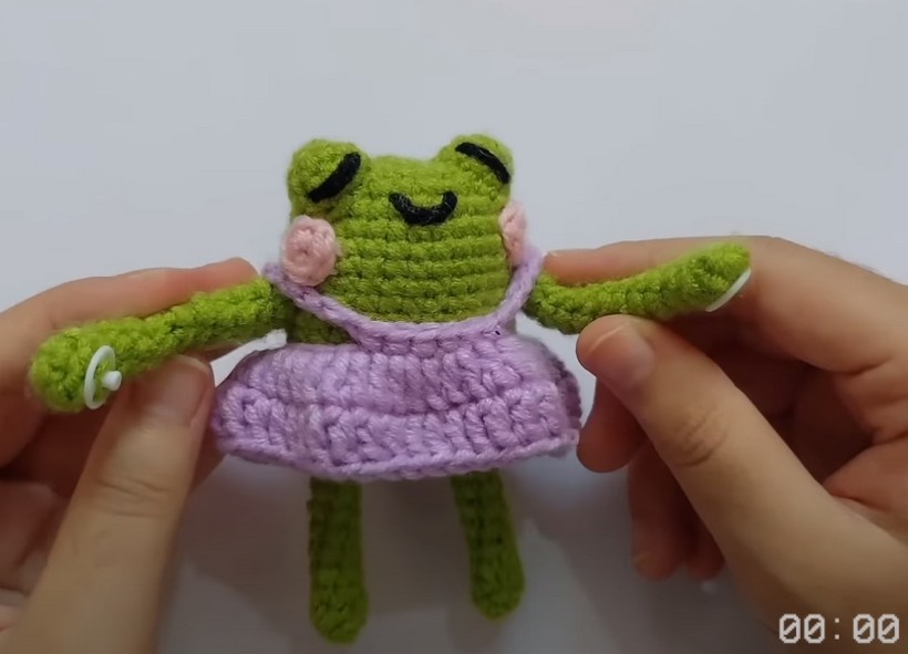 Crochet Dress Up Leggy Frog
