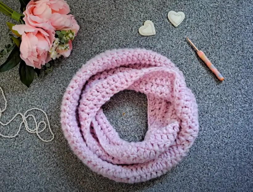 Crochet Easy Feminine Snood Infinity Scarf