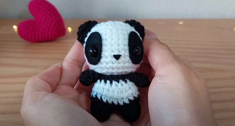 Mini Panda Amigurumi