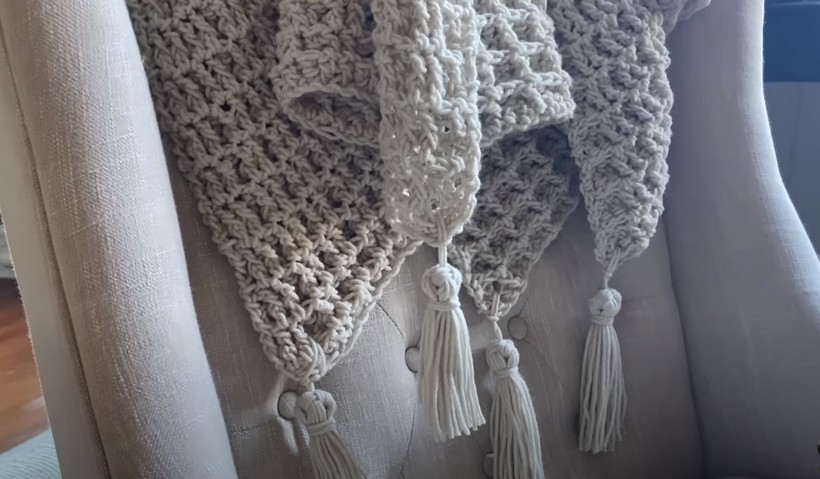 Simple Crochet Bobble Stitch Blanket With Tassels