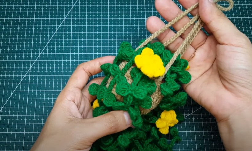 Very Easy Crochet Hanging Plant