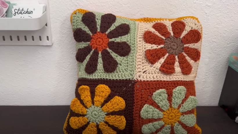 Vintage Daisy Square Pillow