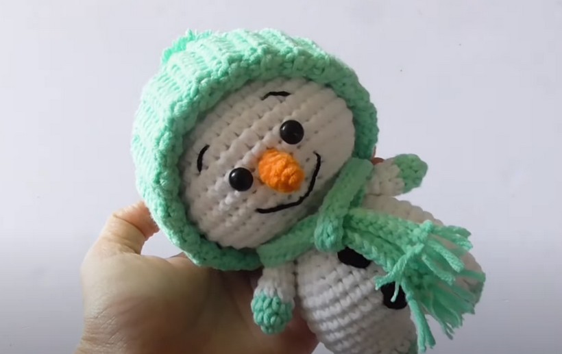  Amigurumi Snowman With Winter Hat