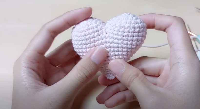 Crochet A Cute Amigurumi Heart 