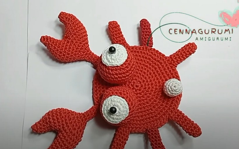 Crochet Crab Cell Phone Stand