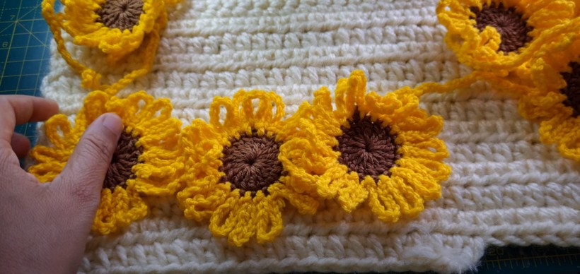 Crochet Simple Flower Garland