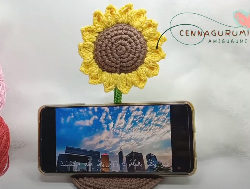 Crochet Sunflower Cell Phone Stand
