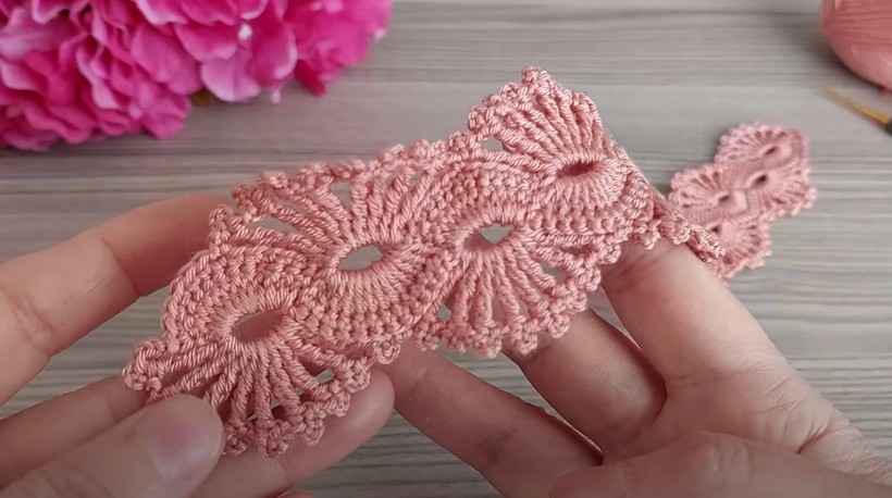 Easy & Simple 10 Minute Crochet Table Runner