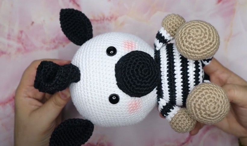 Making Amigurumi Crochet Doll Big Zebra