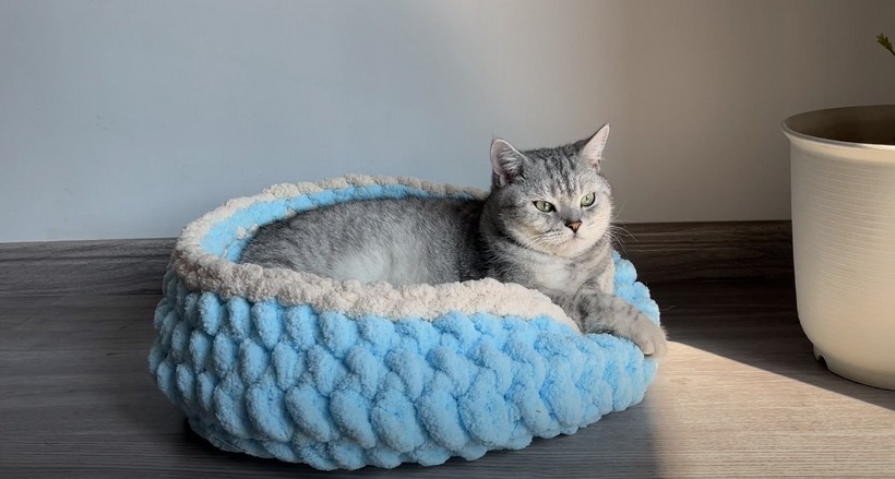 Warm Cozy Crochet Cat Bed