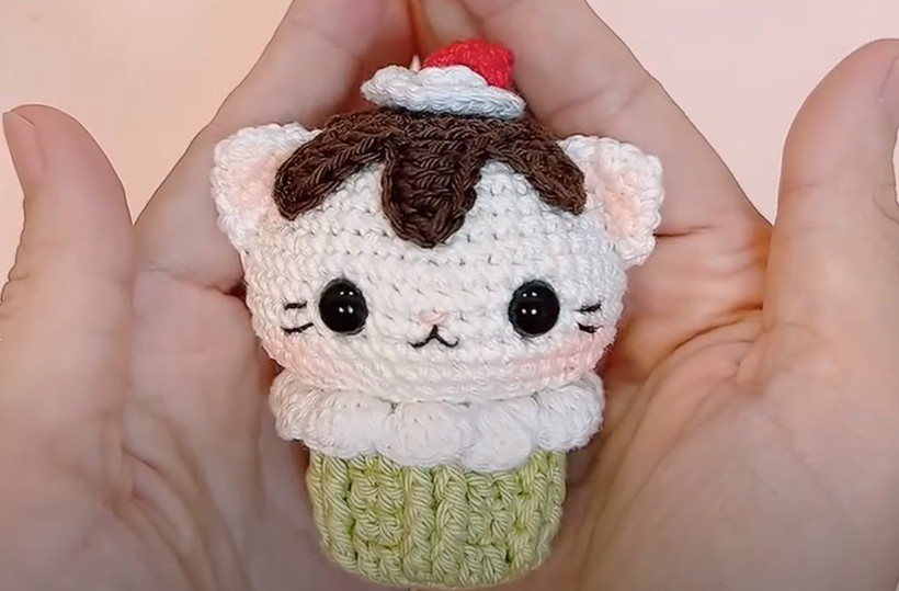Crochet Kitty Cupcake
