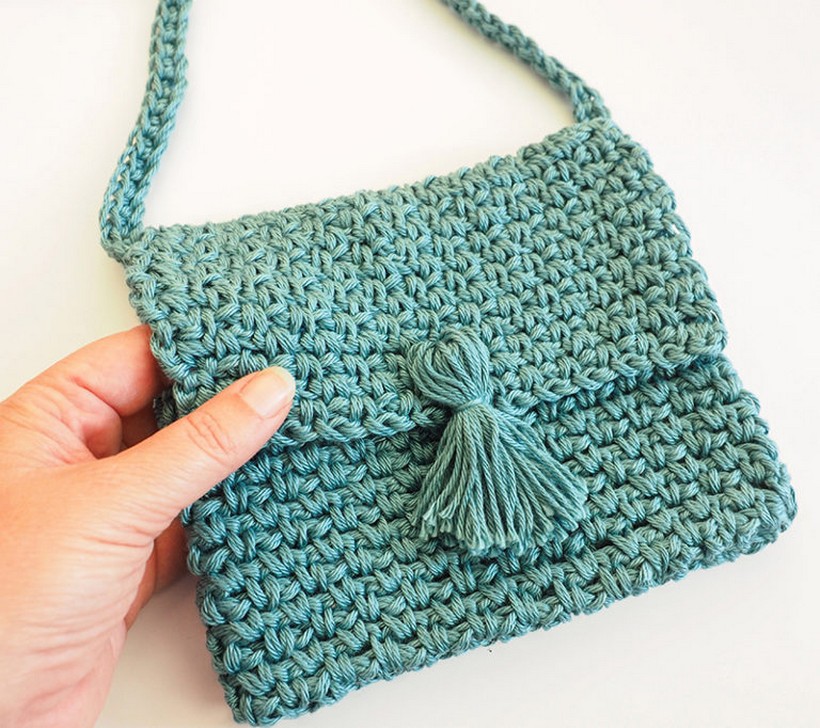 14 Free Crochet Cross Body Bag Patterns For Comfy Storage!