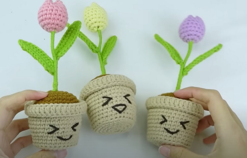 Easy Crochet Mini Tulip Pot