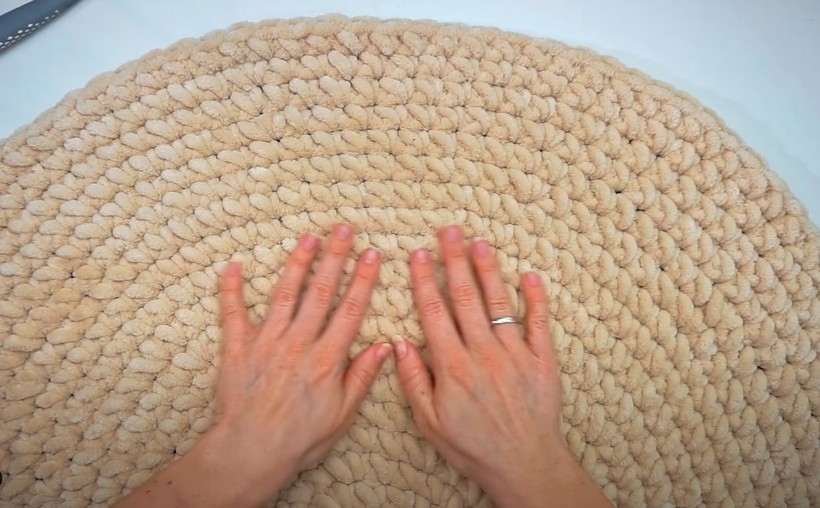 How To Crochet A Giant Circular Rug