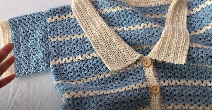V-neck Crochet Tee
