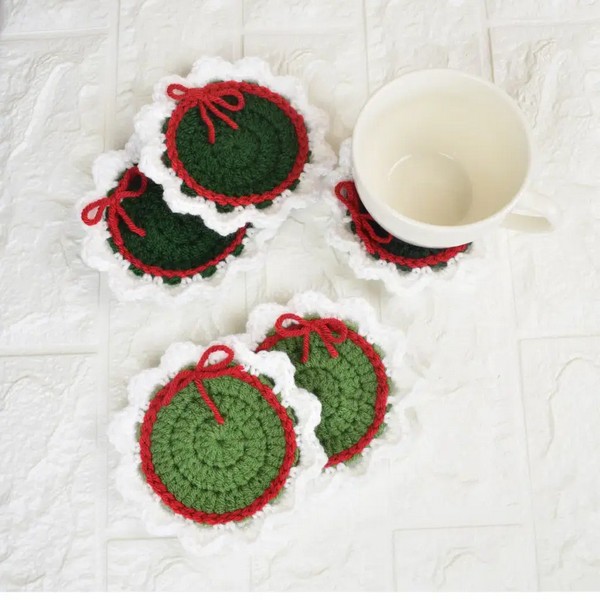 Crochet Christmas Wreath Coasters Pattern