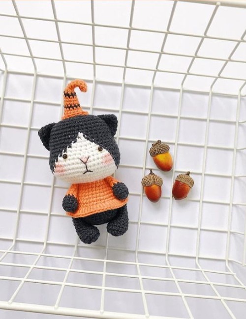 Crochet Pumpkin Cat Amigurumi