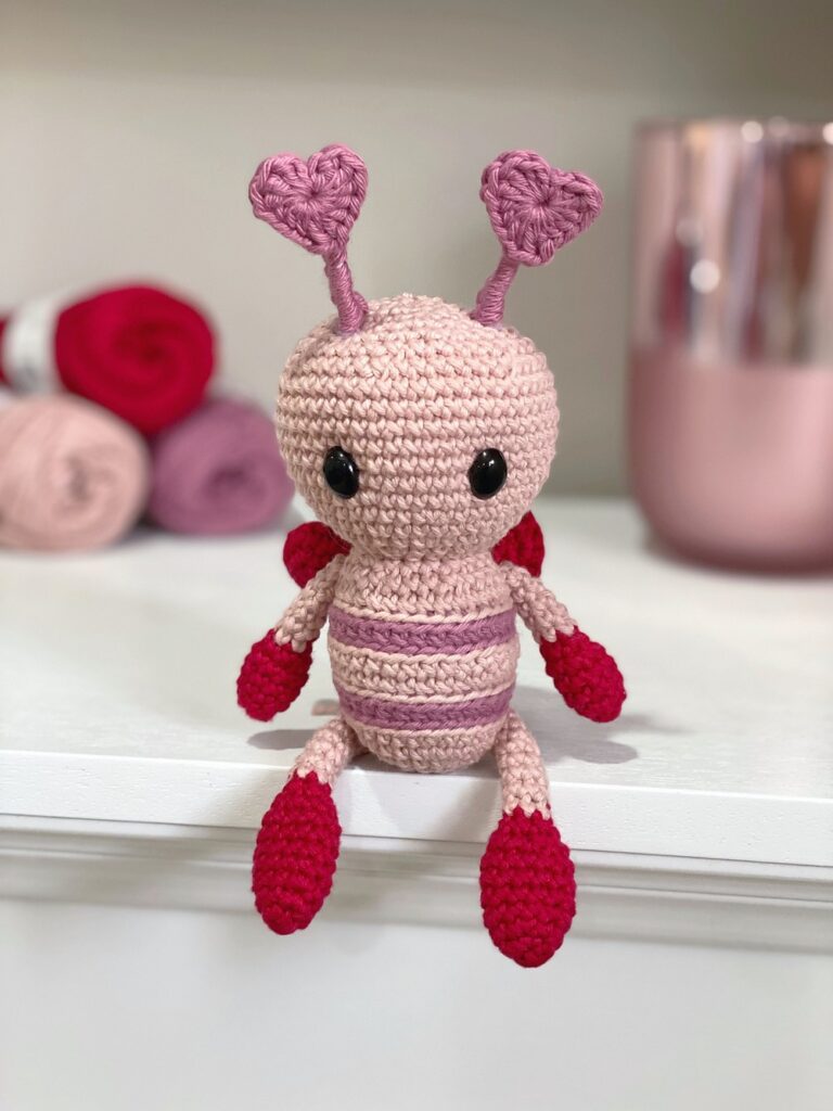 Bee Mine Valentine Pattern Free For Showing Love