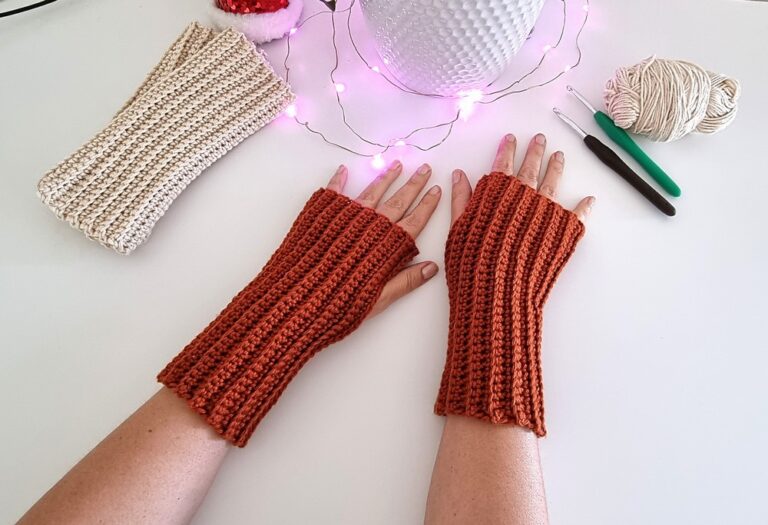 Ridged Fingerless Gloves Pattern For Stylish Winters Coverage