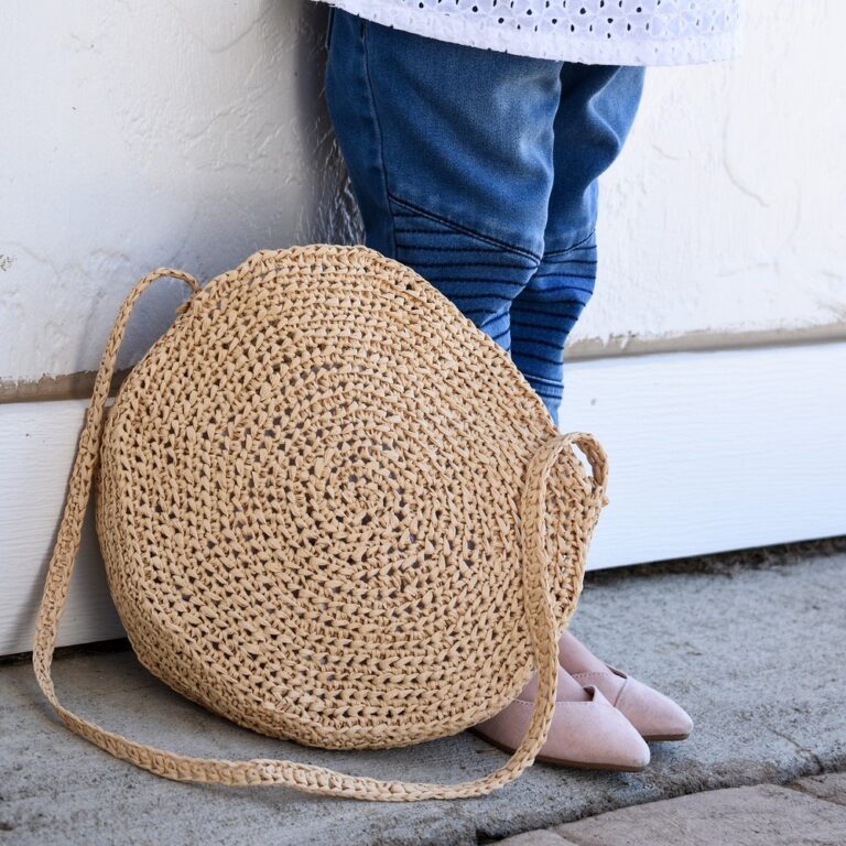 Round- Shaped Crochet Cabana Bag Pattern