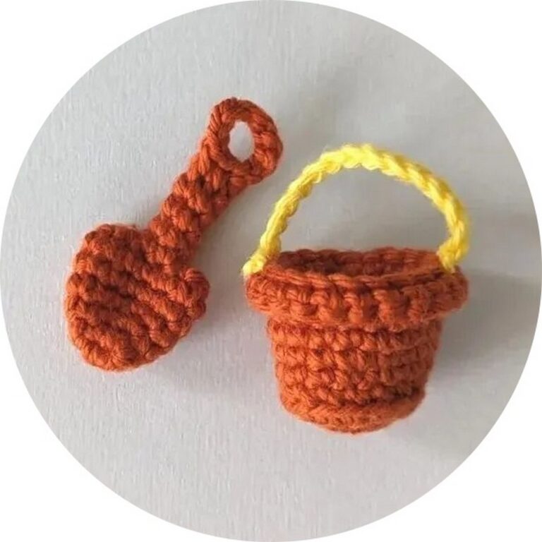 Free Crochet Bucket and Spade Pattern For Sandy Plays In Summer