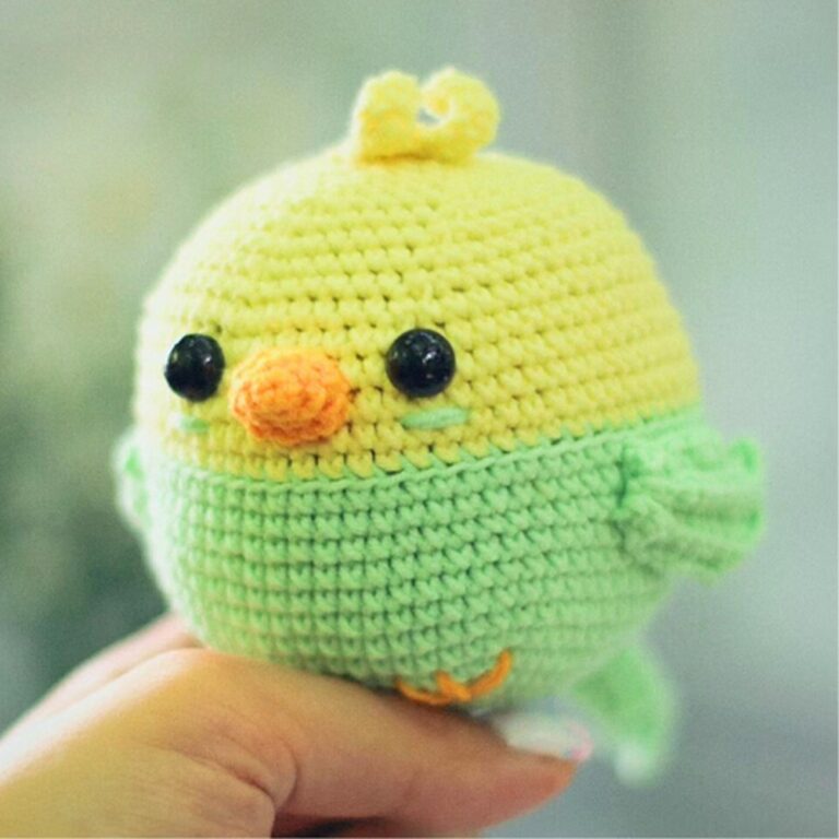 Small Crochet Chicken Amigurumi Pattern