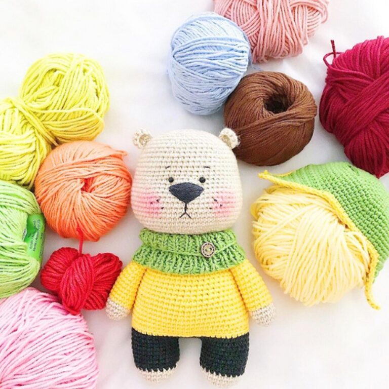 Cute Crochet Honey Bear Amigurumi Pattern With Collar In Neck