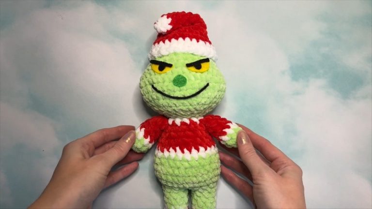 12 Free Crochet Christmas Amigurumi Patterns For All Skill Levels