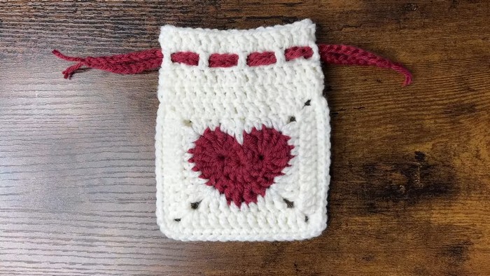 13 Free Crochet Drawstring Bag Patterns For Gift-Giving & Storage