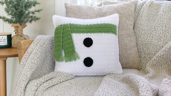 19 Free Crochet Christmas Patterns (Decor, Amigurumi and More)