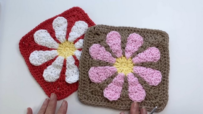 Pair Crochet Retro Daisy Square