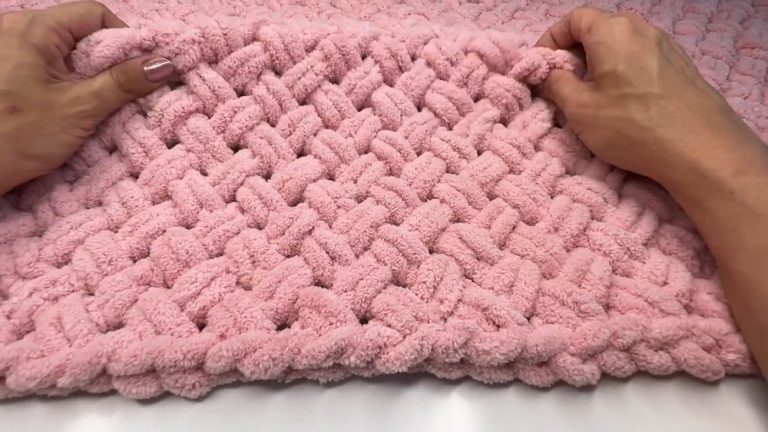 How to Cozy Baby Blanket With Plush Yarn