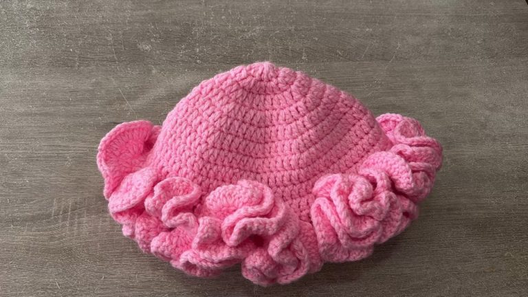 How to Crochet A Trendy Ruffle Hat for Ladies