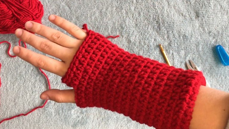 How to Crochet Strawberry Mittens & Fingerless Gloves