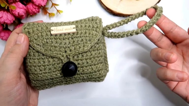 How to Crochet a Trifold Wallet for Beginners