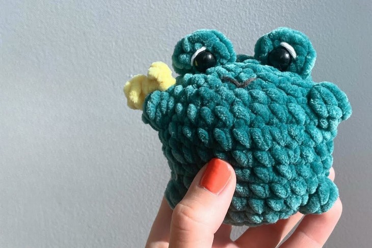 crochet frog plushie