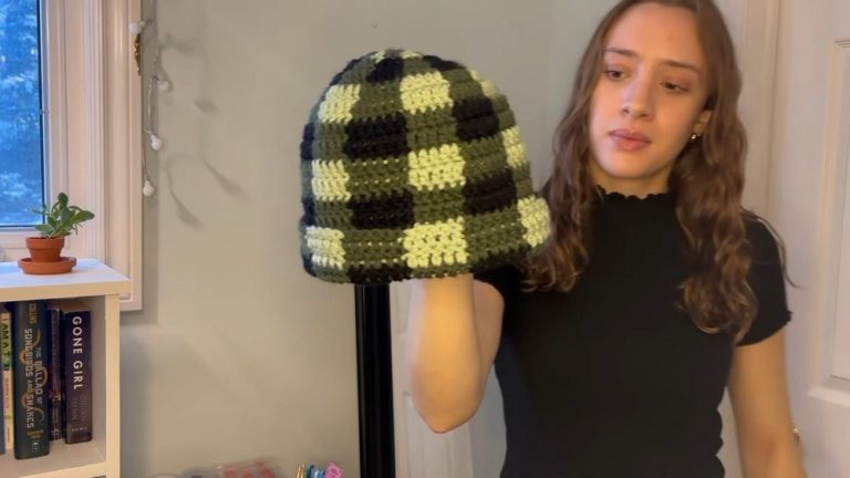 How to Crochet Checkered Beanie Hat for Beginners