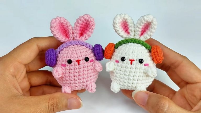 How to Crochet Cute Bunny With Headphone And Bow