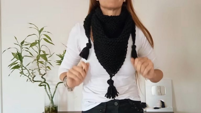 How to Knit A Triangular Scarf for Beginners