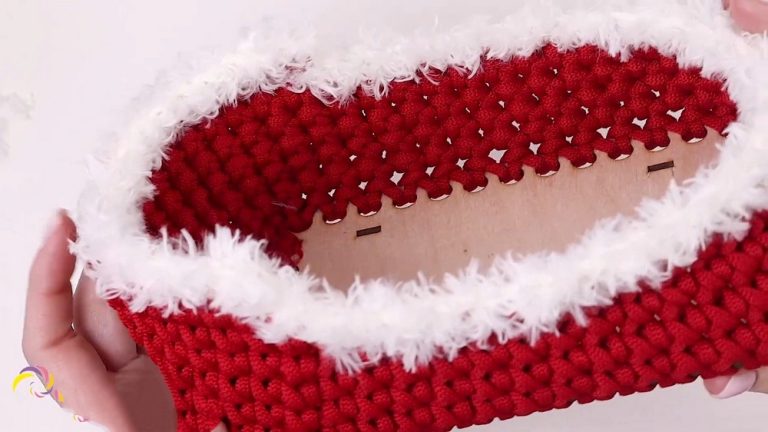 How to Crochet New Year Sleighs from Cord for Beginners