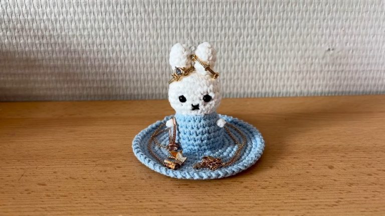 How to Crochet a Miffy Jewelry Holder for Beginners