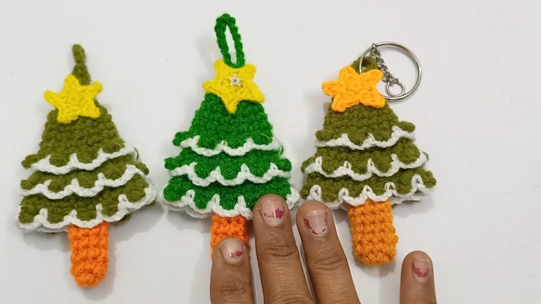 How to Crochet Christmas Tree Keychain for Beginners