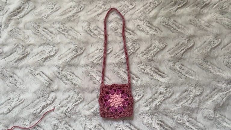 How to Crochet 2 Simple Squares Sewn Together Bag