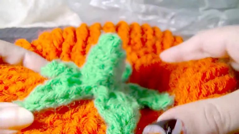 How to Crochet Leaves for Fruit Hats for Absolute Beginners