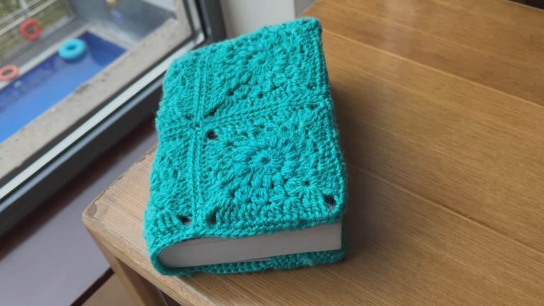How to Crochet Book Cover with Floral Squares