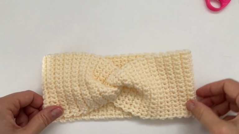 How to Crochet Twisted Earband for Beginners