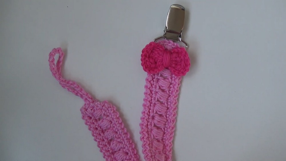 How to Crochet A Little Bow for Bookmarks 1