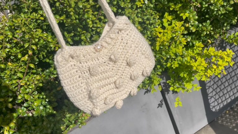 How to Crochet the Sweetest Crocheted Bag You’ve Ever Seen
